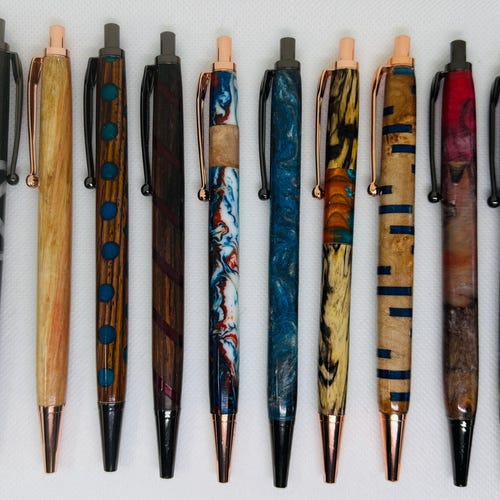 手作りのメープルバールウッドと樹脂のボールペン。唯一無二の逸品