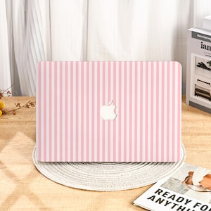 Funda protectora con diseño de rayas rosas para MacBook Air de 15/13/11 pulgadas (2025, M4) y MacBook Pro de 13/14/15/16 pulgadas (2024, 2023 y 2022, M1, M2 y M3)