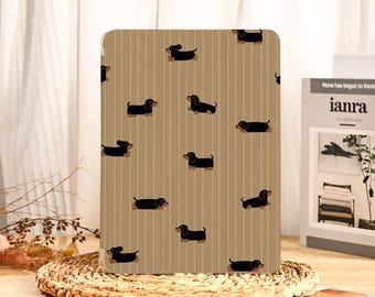 Funda para iPad con diseño de perro salchicha a rayas y portalápices para iPad Pro 13, 12,9, 11, Air 7, M3, Mini 7/6, iPad 11, A16, iPad 10/9/8, funda giratoria para iPad.