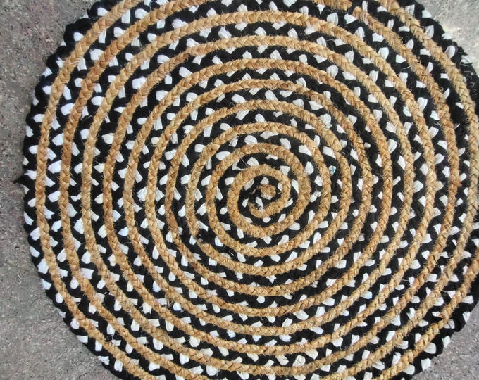 Round Jute Rug with Black and White Braided Design – Handmade Natural Fiber Rug – Boho Farmhouse Floor Mat – Eco Friendly Decor