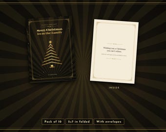Puede incluir: Un juego de tarjetas de felicitación en negro y dorado con un gráfico de árbol de Navidad estilizado en la parte frontal y el texto Merry Christmas from the Family. El interior es color crema con el texto Wishing you a Christmas you can't refuse.