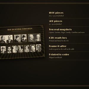 K&ouml;nnte beinhalten: Ein rechteckiges Puzzle mit dem Titel The Booking Records, das zw&ouml;lf historische Schwarz-Wei&szlig;-Fahndungsfotos von Personen wie Capone und Luciano zeigt. Die Details nennen Optionen f&uuml;r 1000 Teile mit 76,5 x 52,5 cm oder 500 Teile mit 53 x 39 cm.