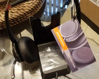 Plantronics Voyager Focus UC B825-M Wireless Bluetooth Headset,Noise Cancelling,Microsoft Certified,USB Dongle,Office & Remote Work Headphon