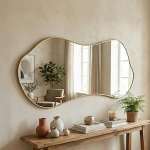 オーガニックな不規則なゴールドの壁掛け鏡、非対称のモダンなロングミラー
