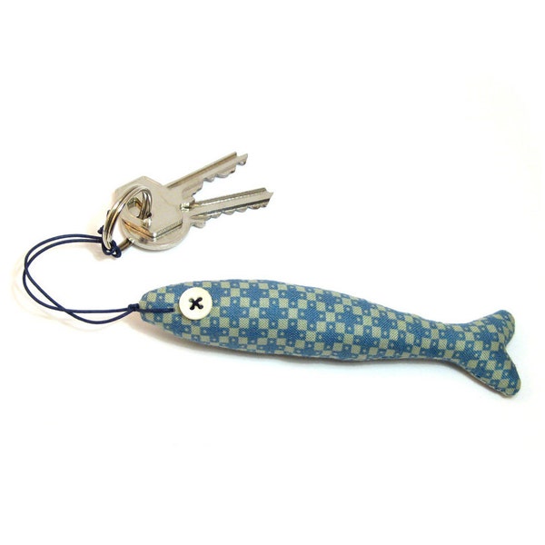 Fish keychain: a perfect gift for fishing lovers, handmade by olula. Unique gifts for men who love fishing.