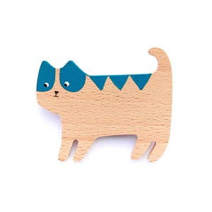 Wooden Cat Brooch: Animal Lover Gift ,Cat Badge. Casual jewelry.