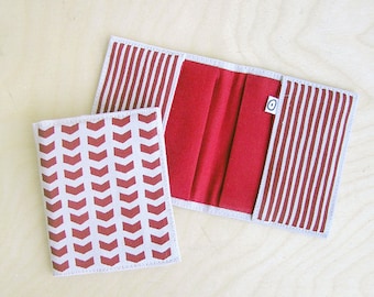 Slim wallet with chevron pattern in red. Really thin wallet: no bulk in your pocket! 100% cotton wallet, eco-friendly and totally handmade