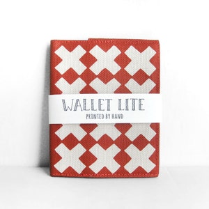 Red slim wallet for woman or man printed by hand by Olula. Unique gifts for men with Amsterdam print. Red