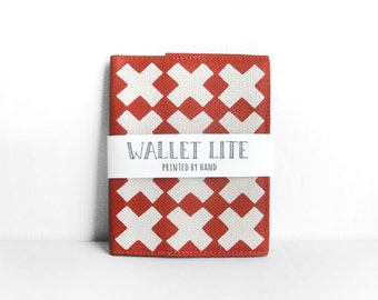 Red slim wallet for woman or man printed by hand by Olula. Unique gifts for men with Amsterdam print.