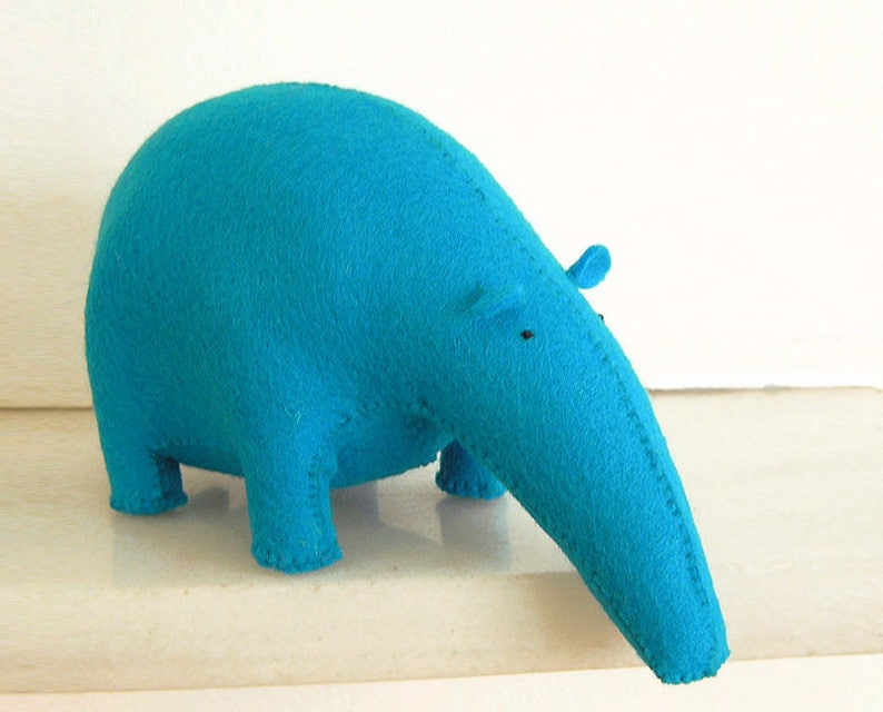 Muñeco de fieltro Tapir en azul, Animal decorativo, Cosido a mano por Olula, Decoración habitación niños, Decoración hogar, Para Casa, Olula image 5