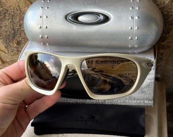 Oakley Lateralis Matte Sand Tungsten Polarized