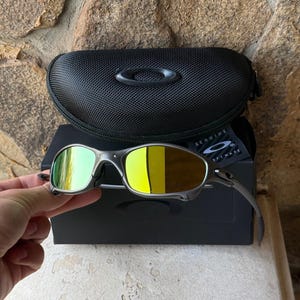 Oakley Juliet X-Metal Sunglasses – Polarized Emerald Iridium Lenses, Titanium Frame