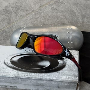 Óculos de Sol Oakley Minute Shooting Star Outdoor Retro com Lentes Rubi