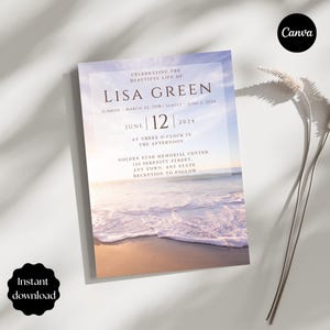 Może przedstawiać: Ogłoszenie żałobne z tłem sceny na plaży. Tekst brzmi "Celebrating the Beautiful Life of Lisa Green" z datami i szczegółami lokalizacji. Zawiera tekst "Natychmiastowe pobieranie" i logo Canva.