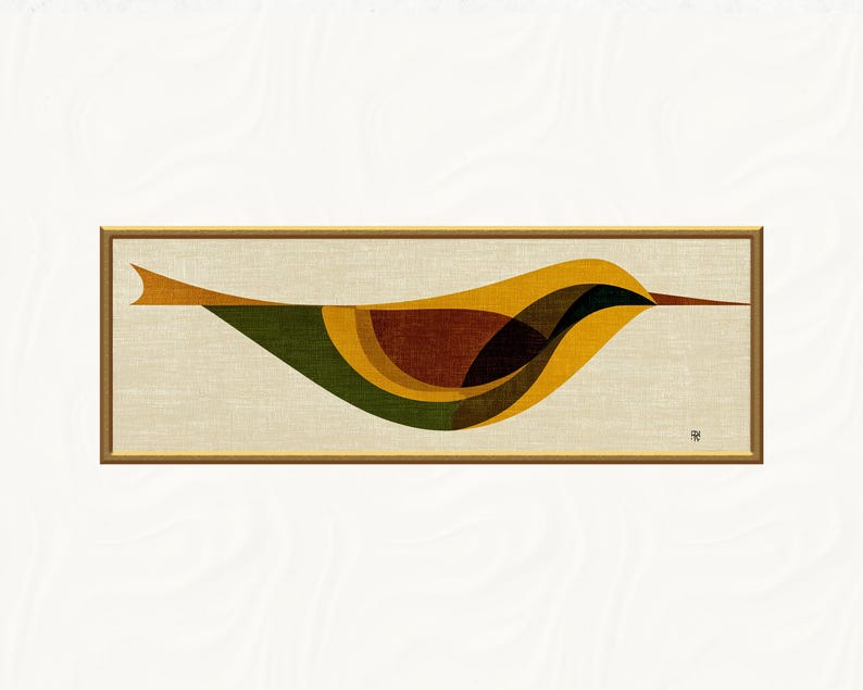Op de afbeelding: Een ingelijst kunstwerk met een gestileerde vogel. De vogel is samengesteld uit gelaagde vormen in tinten geel, bruin, groen en zwart, tegen een beige achtergrond. De lijst is warm lichtbruin.