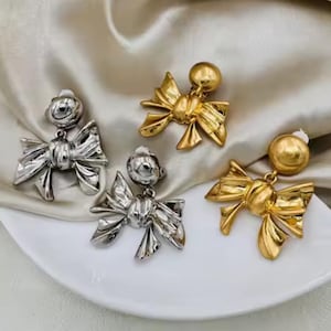 Oscar de la renta flower earring - gold, silver