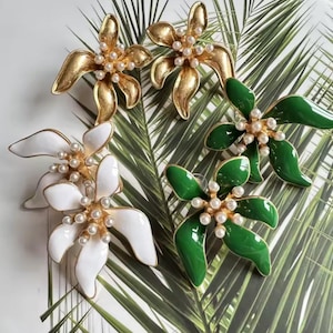 Oscar de la Renta earrings - flower earring