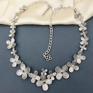 Oscar de la renta necklace - gold / silver flowers