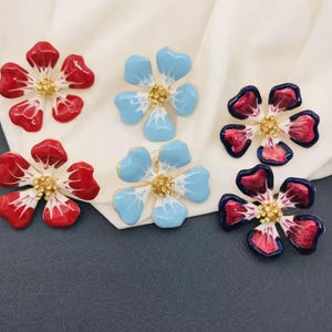 Oscar de la Renta earrings - flower with diamonds