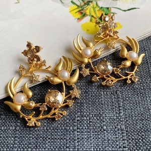 Oscar de la Renta earrings - pearl