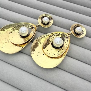 Oscar de la Renta earrings - gold pearl
