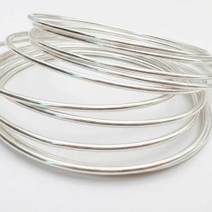 Stacking Armreifen Set aus Sterlingsilber - Minimalistische dünne Silberarmbänder, handgefertigter Sterlingsilberschmuck, zierliche Alltagsarmbänder für Frauen