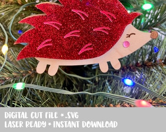 DESCARGA INSTANTÁNEA: SVG Cute Hedgehog Winter Holiday Laser Cut Glowforge Ready Ornament Decor