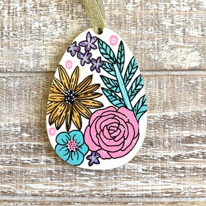 Hand Painted OOAK Wooden Easter Egg Spring Flower Floral Ornament Hostess Gift White w/ Bouquet