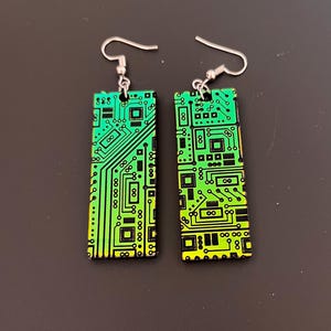 Oorbellen met printplaatmotief: geëtste acryl STEM-sieraden, lichtgewicht oorbellen voor nerds. Ocean Iridescent