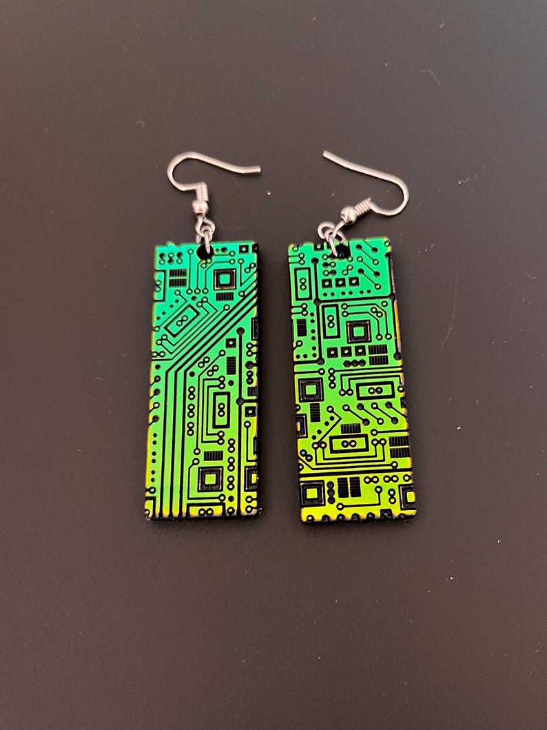 Oorbellen met printplaatmotief: geëtste acryl STEM-sieraden, lichtgewicht oorbellen voor nerds. Ocean Iridescent