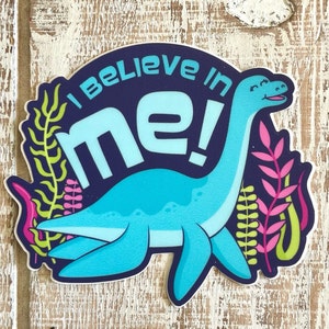 Nessie Monstre marin du Loch Ness Motivation Optimisme Créature animale mythique Autocollant mignon pour bouteille d'eau en vinyle | Cadeaux à moins de 5 dollars
