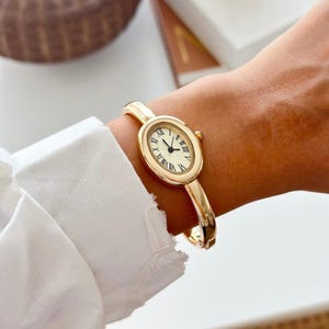 Orologio da polso ovale in oro in stile vintage - Orologio da polso elegante con numeri romani per donna - Regalo retrò minimalista per lei