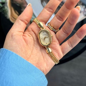 Gold Oval Bracelet Watch for Women – Elegant Vintage-Inspired Wristwatch – Minimalist Ladies Jewelry Gift – Stainless Steel