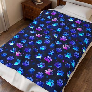 Coperta in velluto felpato con stampa di zampe al neon / Motivo a zampe sfumato blu e viola