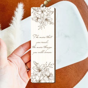 Wooden Bookmark with Floral Engraving, Inspirational Quote Bookmark, Personalized Gift for Readers, Custom Book Lover Accessory