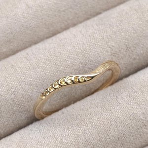 Curved Wedding Band with Citrine, Nature Inspired Leaf Ring, Custom Contour Wedding Band, Botanical Stacking Ring, Fits Your Engagement Ring