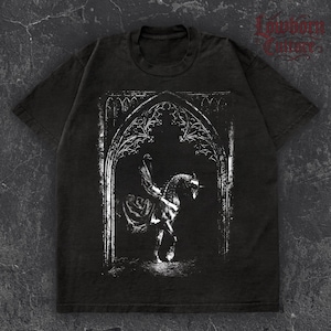 Maglietta da cavaliere gotico - Maglietta da cavaliere medievale scuro - Stile black metal alternativo - Regalo di abbigliamento artistico da guerriero fantasy epico