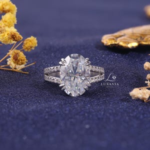 Verlovingsring met ovale, in het laboratorium gekweekte diamant van 5,30 karaat, ring met gespleten band en pavézetting, solitaire ring met klauwzetting, luxe bruidsring