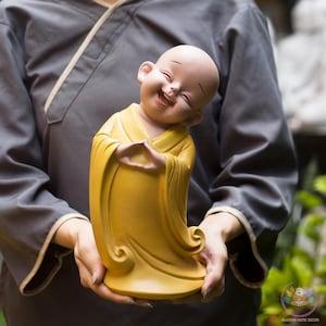 Estatua del Pequeño Monje Feliz - 30 cm / Decoración de Buda Zen / Escultura de resina compuesta