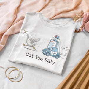 Silly Goose Shirt – Comfort Colors 1717 Funny Goose Graphic Tee – Silly Goose Energy Vintage Tee – Unisex Soft Gift T-Shirt for Friends