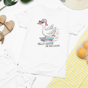 Silly Goose Shirt – Comfort Colors 1717 Funny Goose Graphic Tee – Silly Goose Energy Vintage Tee – Unisex Soft Gift T-Shirt for Friends