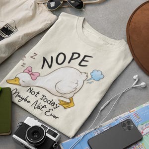 Silly Goose Shirt – Comfort Colors 1717 Funny Goose Graphic Tee – Silly Goose Energy Vintage Tee – Unisex Soft Gift T-Shirt for Friends
