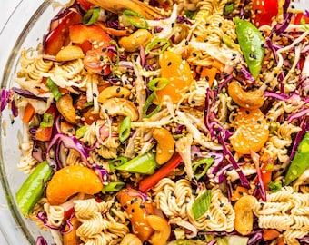 Receta de ensalada de fideos ramen: aderezo de sésamo y anacardos (descarga digital)