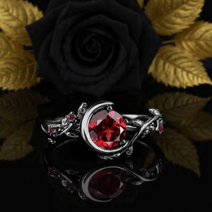 Gothic Granat Verlobungsring 14K Schwarzgold Blatt Zweig Versprechen Ring Natur inspiriert Ring Halbmond Ring Einzigartige Braut Ehering