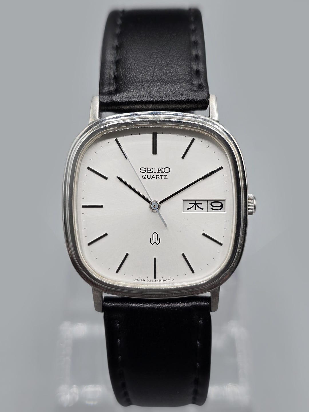 あおページ Vintage 1980 Seiko Quartz 8223-5120 33mm Silver Dial Day