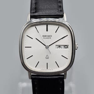 Vintage 1980 Seiko Quartz 8223-5120 33mm Silver Dial Day-date