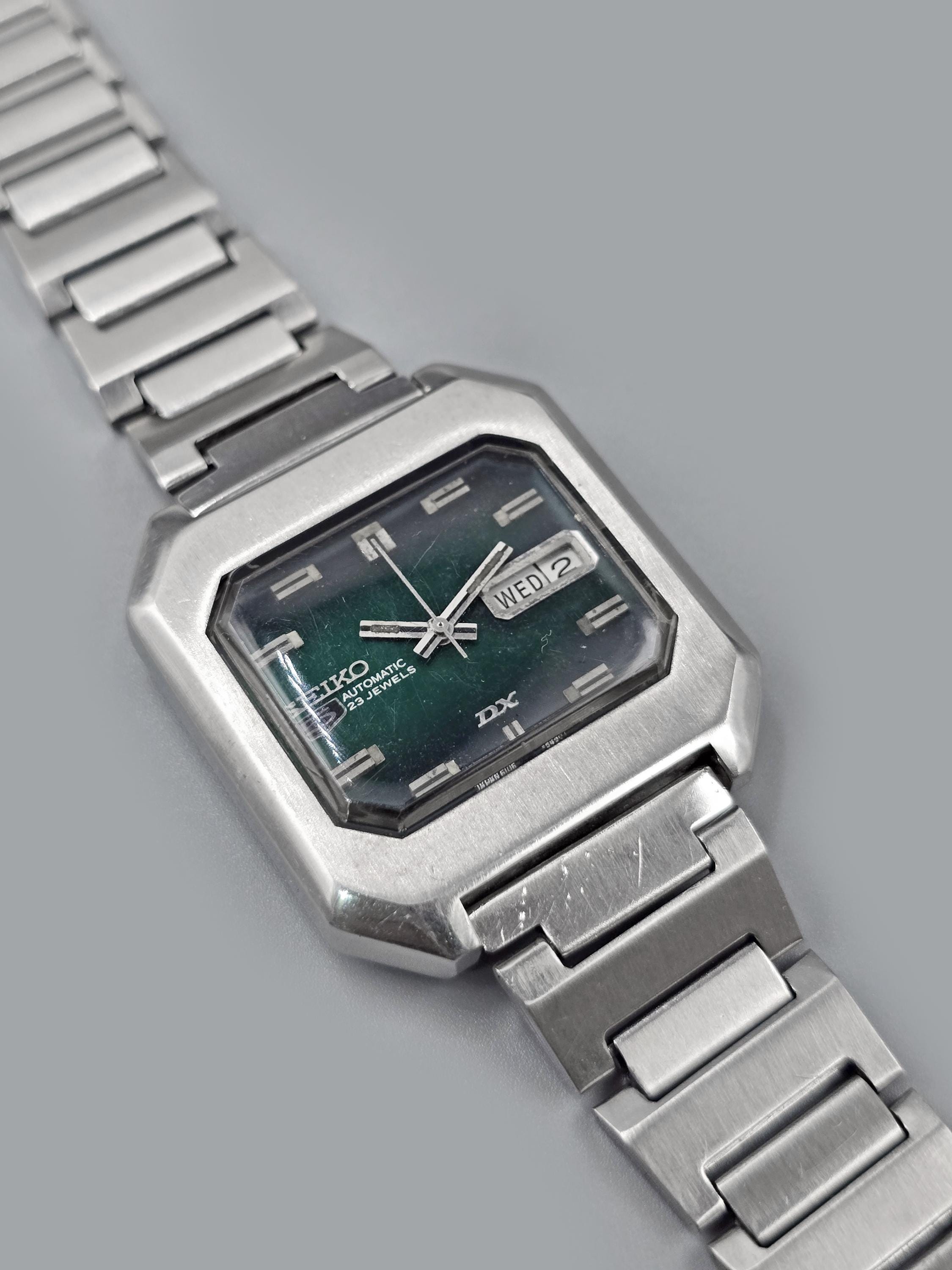 Vintage Seiko 5 DX 6106-5480 Automatic 23 Jewels Green Dial Japan