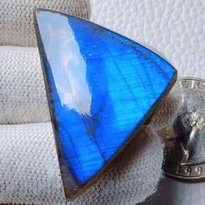 Wunderbare Top-Qualität Labradorit Trillion Labradorit Super Blau Auffällige Labradorit Großhandel Labradorit Cabochon Trillion Form 39X25X7MM