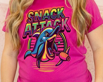 T-shirt Snack Attack Dolphin, T-shirt graphique Vaporwave néon rétro des années 80 et 90