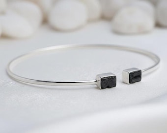 Rå svart turmalin armband, minimalistisk öppen manschettdesign 925 sterlingsilverarmband, handgjorda skyddssmycken, present till kvinnor,